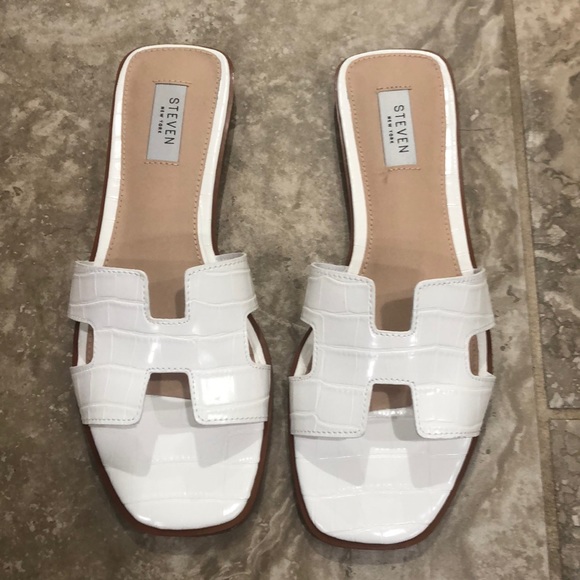 Steven by Steve Madden Hunnie Croc-Embossed Slides Size 9
